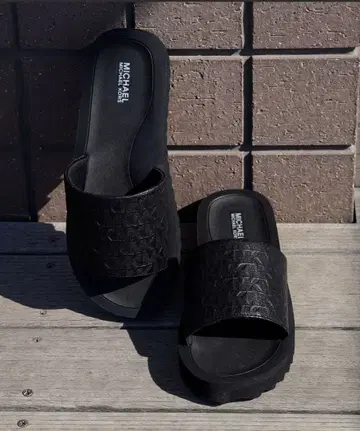 마이클코어스 샌들 블랙 23.0cm