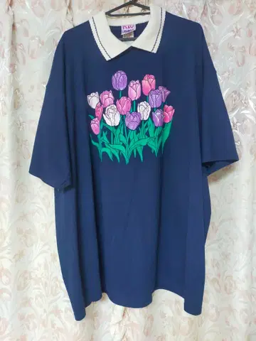 튤립 프린트 네이비 T셔츠