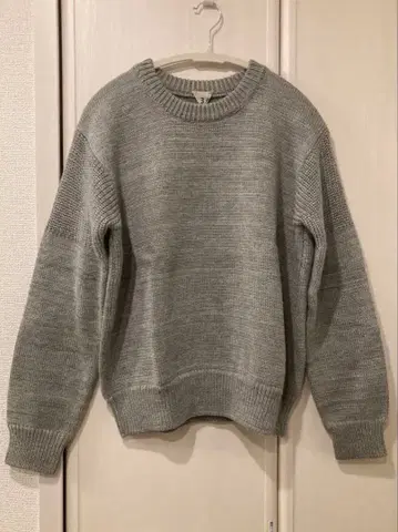 새상품급 그레이 크루넥 니트 스웨터