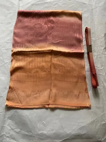 오렌지 계열 물결 무늬