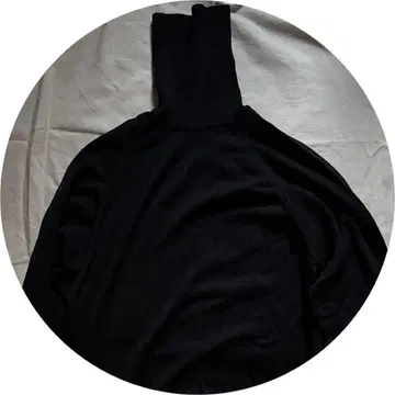 라이카 시기 드리스반노튼 터틀넥 니트