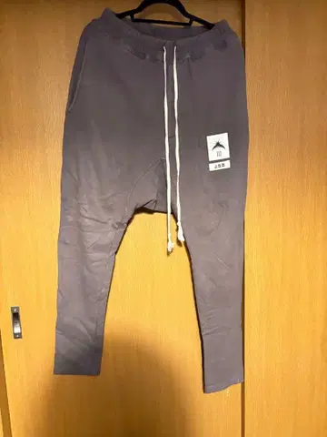 삼대 J.S.B. 그레이 스웨트 팬츠 사루엘 팬츠