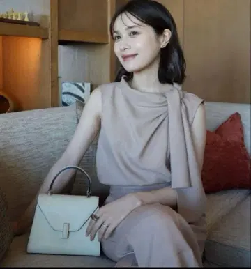 laubeblanc 사이드 보타이 콤비네이슨 카멜