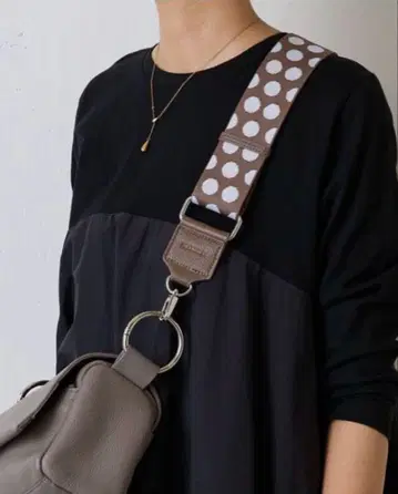 새상품 비어즐리 숄더 벨트 도트 무늬