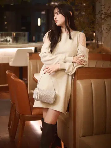 스나이델 snidel 시스루 숄더 니트 원피스 스다 아키 씨 착용