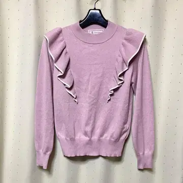 프릴 달린 핑크 니트 스웨터