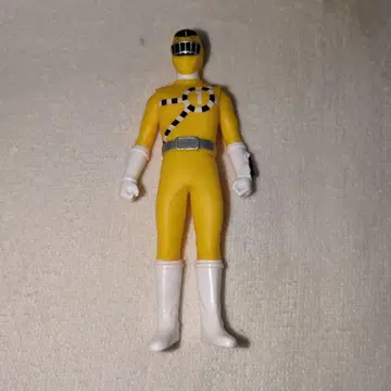 옐로우 컬러 슈퍼전대 히어로 피규어