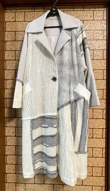 Yoshi Yoshi by pj 이소재 패치워크 롱 코트