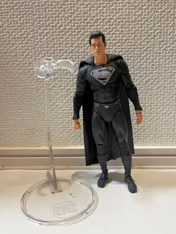 DC 멀티버스 슈퍼맨 (블랙 슈트)