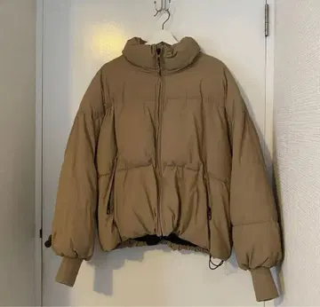 ZARA 러버 플랫 퍼프 자켓 베이지