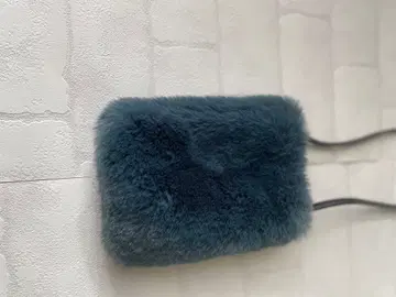 다크 블루 퍼 숄더백