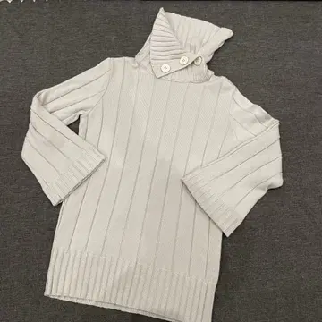 IND 리브 버튼 스웨터