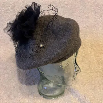 그레이 울 베레모 블랙 장식 포함