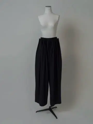 LOHEN 플리츠 턱 스트레이트 팬츠 블랙 38