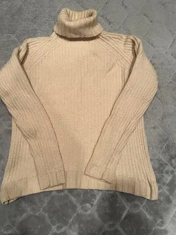 DRESSTERIOR 캐시미어 혼방 하이넥 스웨터