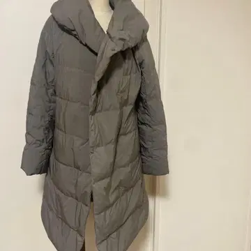 그레이 후드 부착 다운 자켓