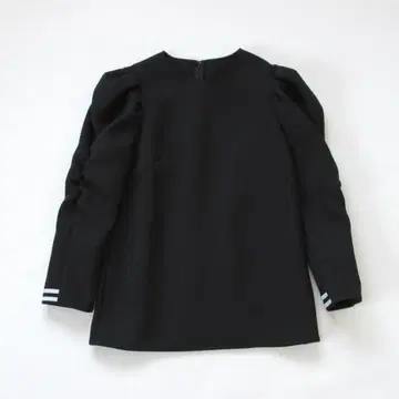 퍼프 슬리브 블랙 긴팔 상의