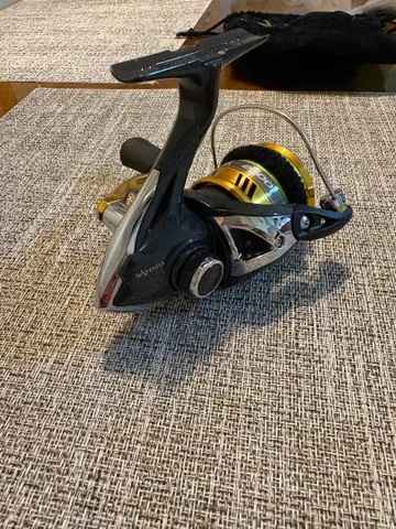 시마노 SAHARA 2500 스피닝 릴