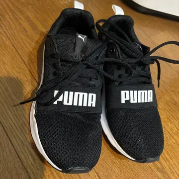PUMA 블랙 스니커즈