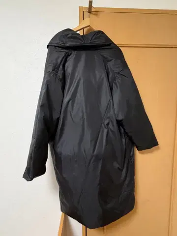 미즈이로 인드 드레이프 롱 라이트 다운 코트