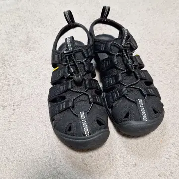 KEEN 클리어워터 샌들
