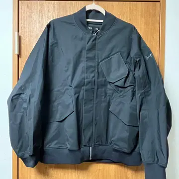 (미사용 새상품) UNDER ARMOUR 시티 봄버 자켓 L 사이즈 표기