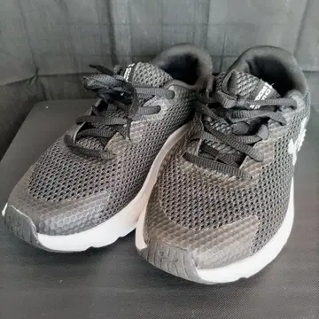 언더아머 차저드 로그 3 23.5cm