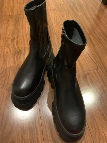 비비안 VIVIAN 블랙 통굽 숏 부츠 미사용 새상품