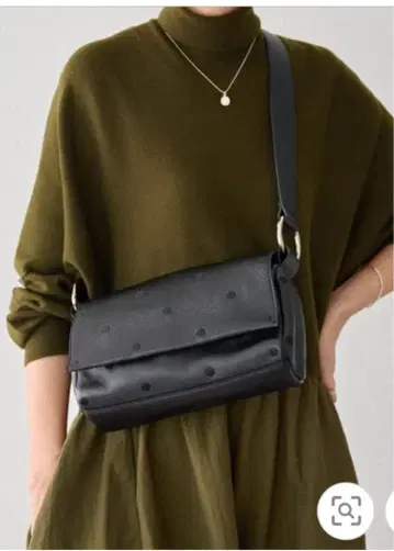 BEARDSLEY(비어즐리) 가죽 바디백