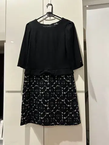 칼 파크 레인 블랙 7부 소매 원피스 꽃무늬 스커트 절개