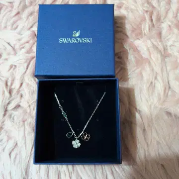 미사용 새상품 Swarovski 행운의 클로버 목걸이