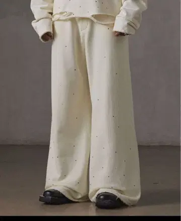 [grancy] 24AW 화이트 맨투맨 팬츠