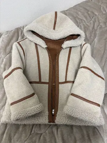 미라 오웬 후드 부착 무스탕 보아 코트