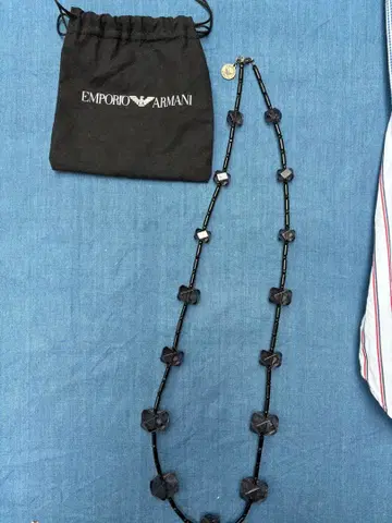 엠포리오 아르마니 블랙 목걸이