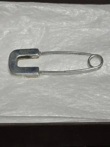 AMBUSH 안전 핑 귀걸이 (한쪽 귀용)