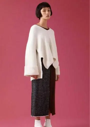 mici 미치 비대칭 디자인 풀오버 니트 화이트