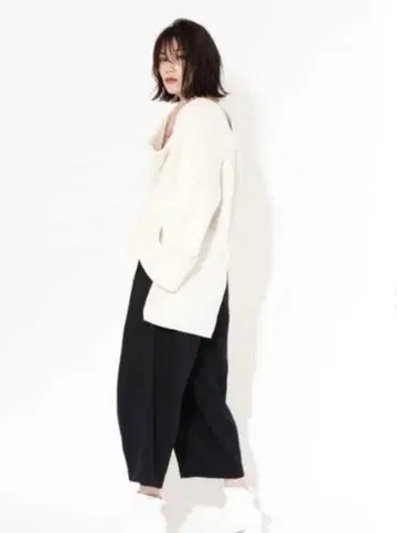 mici 미치 비대칭 디자인 풀오버 니트 화이트