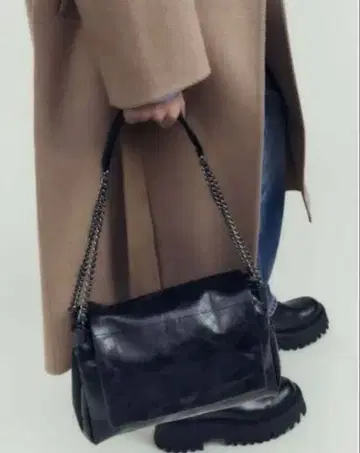 ZARA 플랩 락카 숄더백