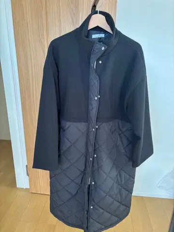 새상품 퀼팅 롱 코트 블랙