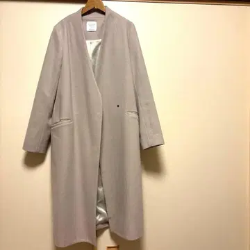 베이지 노카라 코트