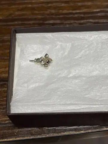 DEAL DESIGN 스파이크 크로스 귀걸이 (한쪽 귀)