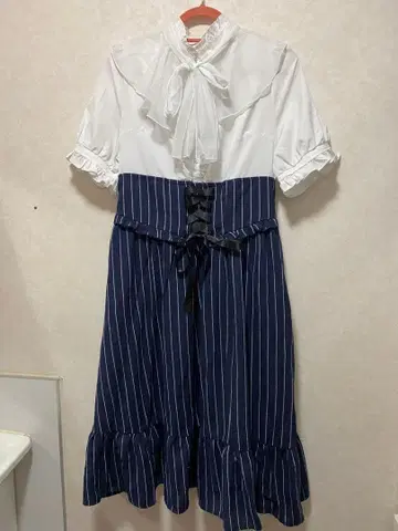 네이비와 화이트 스트라이프 롱 원피스 Majoretty