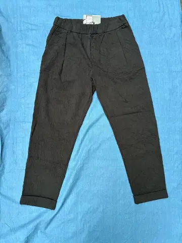 엠포리오 아르마니 블랙 테이퍼드 팬츠