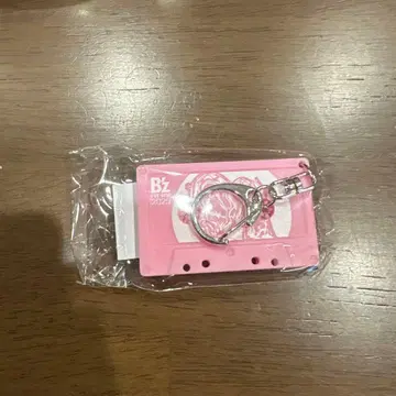 B'z 카세트 테이프형 키링 핑크