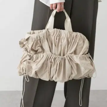 SENCE OF PLACE 아웃 포켓 개더 숄더백 화이트