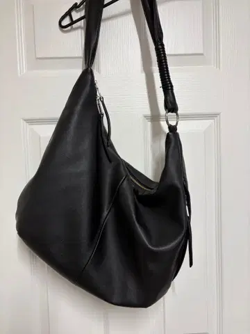 HARE 크루아상 숄더 BAG