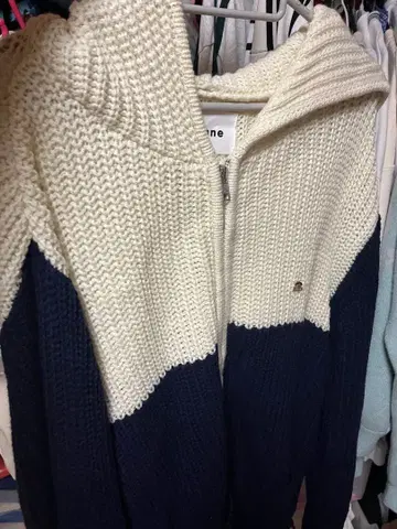 아이보리 네이비 바이컬러 니트 스웨터