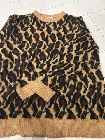 레오파드 무늬 오버 사이즈 니트 스웨터