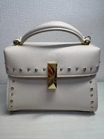 셀포드 숄더백 스터드 화이트