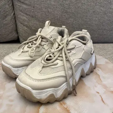 베이지 통굽 스니커즈